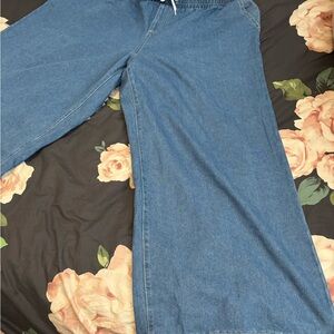 Women’s wide leg pant.